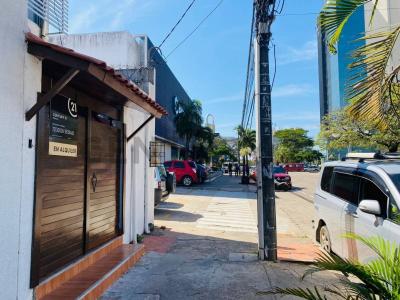 C/ D´ORBIGNI (MONSEÑOR RIVERO) FRENTE A PLAZA DEL ESTUDIANTE 1, Centro, Santa Cruz 00001, Bolivia