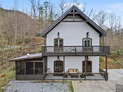 225 Chimney Tops Way, Gatlinburg, Tennessee 37738, USA
