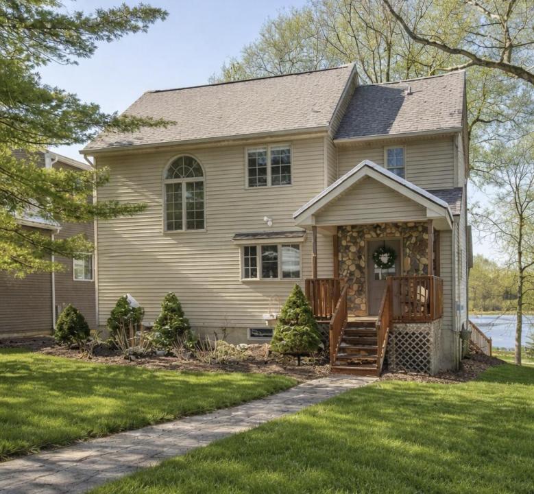 6511 Forest Beach Drive, Brighton, Michigan 48116, USA