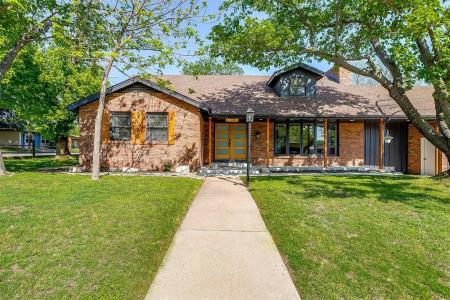 622 N Crockett Street, Granbury, Texas 76048, USA