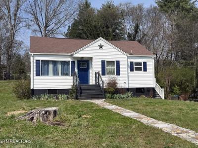 1303 NE Charles Drive, Knoxville, Tennessee 37918, USA