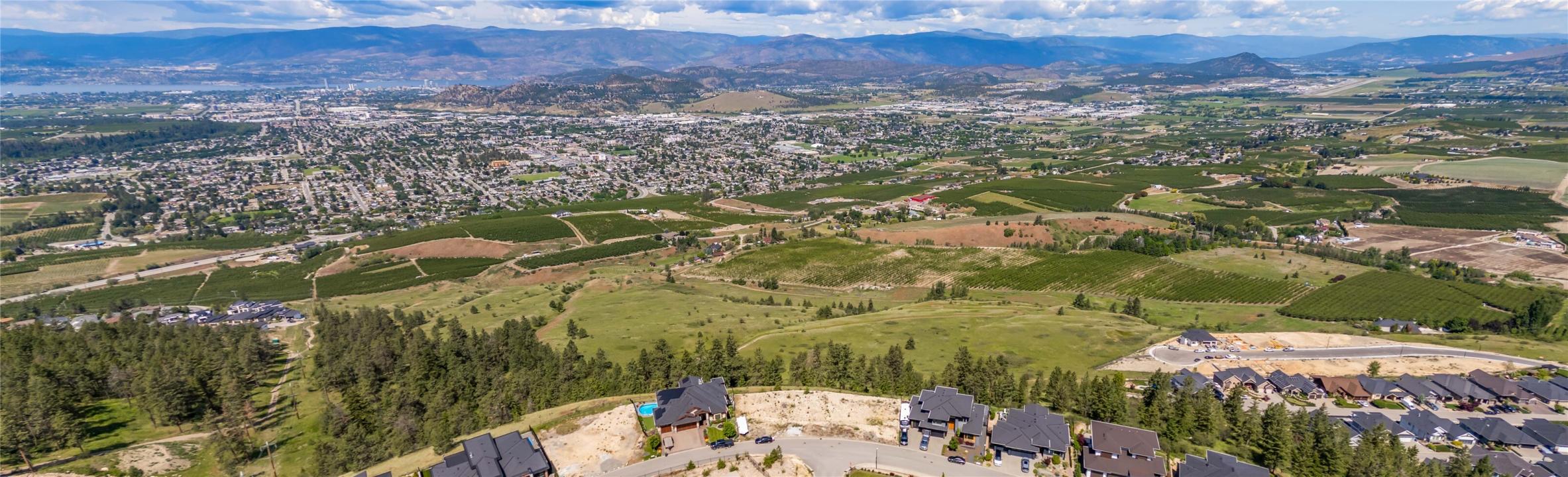 1726 CARNEGIE STREET, Kelowna, Columbia Britannica V1P 1T3, Canada