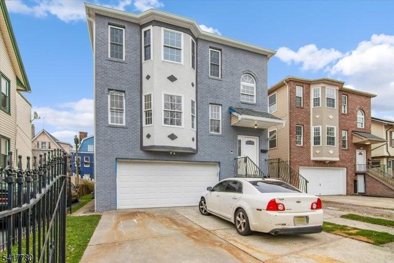 150 N Munn Ave, East Orange City, New Jersey 07017, USA