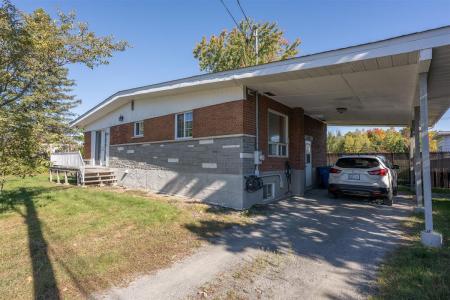 891  41e Avenue, Saint-Jérôme, Quebec J7Z 7L7, Canada