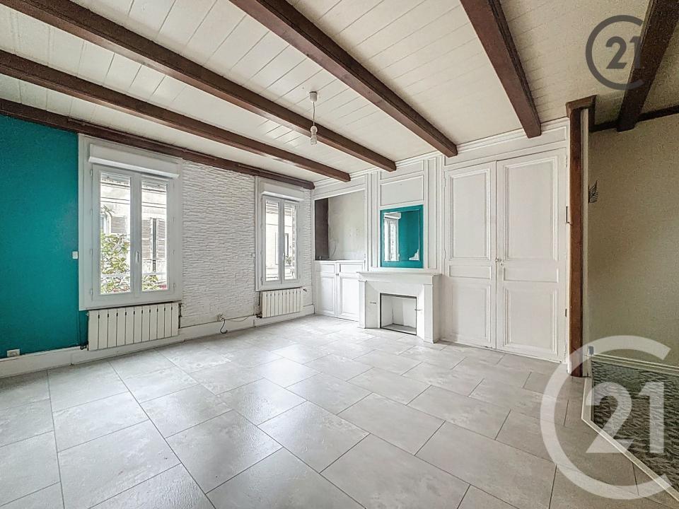 Sens, Bourgogne 89100, France