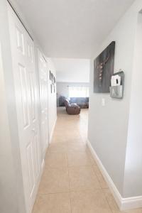 4052 N Pine Island Road, Sunrise, Florida 33351, USA