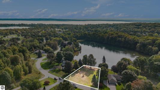 00 E Avondale Lane, Traverse City, 密歇根州 49684, 美国