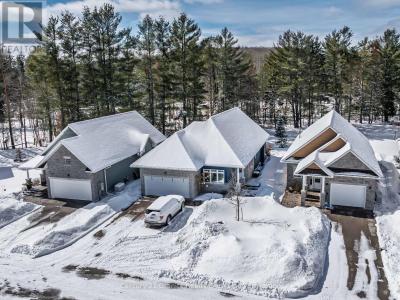 49 WEBB CIRCLE, Dysart Et Al (dysart), Ontario K0M 1S0, Canada