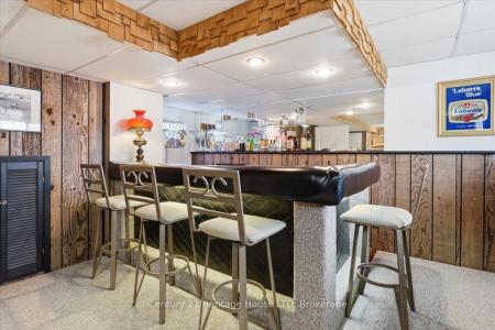 11 ROBERT STREET, Welland, Ontario L3B 5T8, Canada