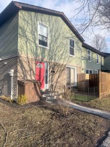 70 FIDDLERS GREEN ROAD, London North, אונטריו N6H 4R4, קנדה 