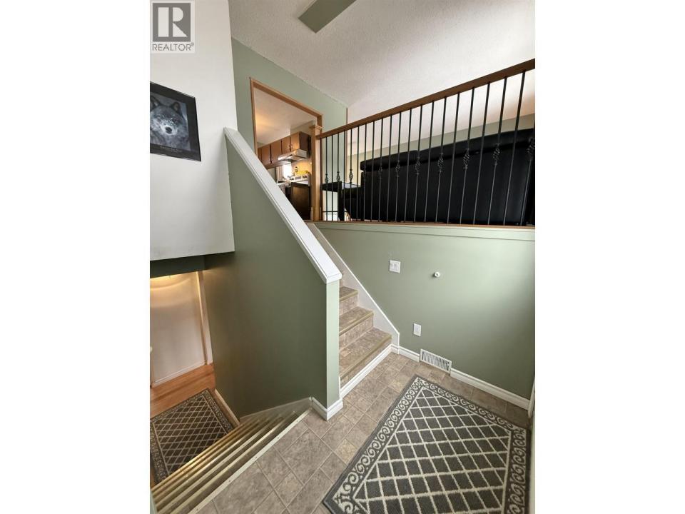 204 CRYSDALE DRIVE, Mackenzie, Colombie-Britannique V0J 2C0, Canada