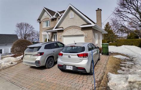 519-521  Rue St-Alfred, Rivière-du-Loup, Quebec G5R 3M3, Canada