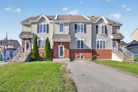 38  Rue Blériot, Lachute, Quebec J8H 0K1, Kanada
