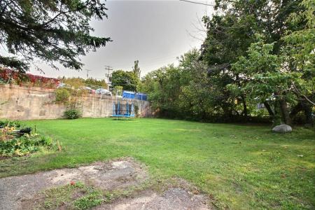 500-502  Rue LaFontaine, Rivière-du-Loup, Quebec G5R 3C4, Canadá