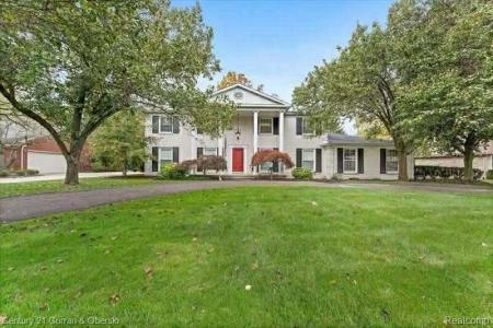 22238 Harlan Drive, Grosse Ile Township, Michigan 48138, USA