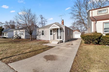 18777 Kingsville Street, Harper Woods, Michigan 48225, USA