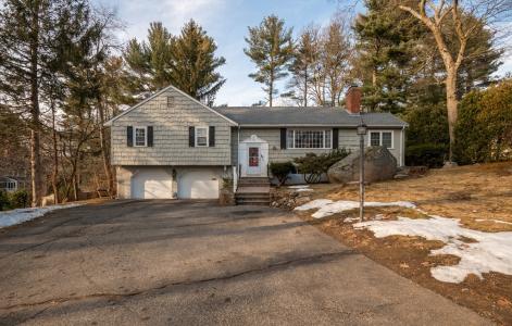 32 Doncaster Circle, Lynnfield, Massachusetts 01940, USA