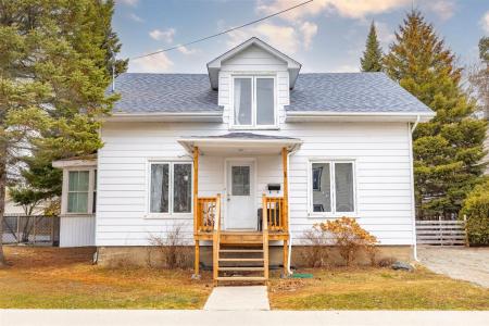 173  Rue Brassard, Magog, Quebec J1X 1P8, Canadá