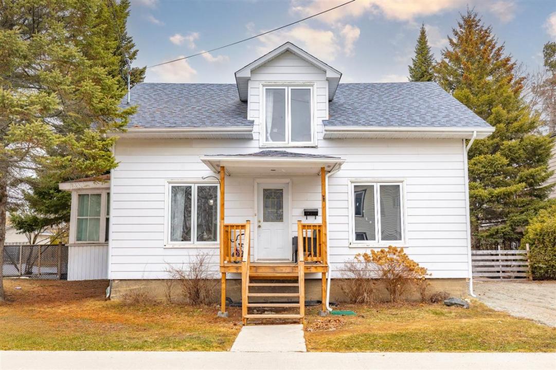 173 Rue Brassard, Magog, Quebec J1X 1P8, Canadá