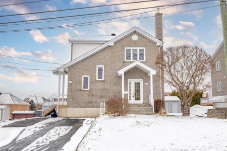 1630-1632  Rue des Roses, Sherbrooke (Fleurimont), Quebec J1E 4G2, Canada