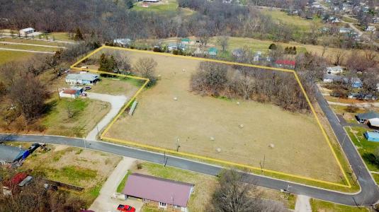 Highland St, Carrollton, Missouri 64633, USA