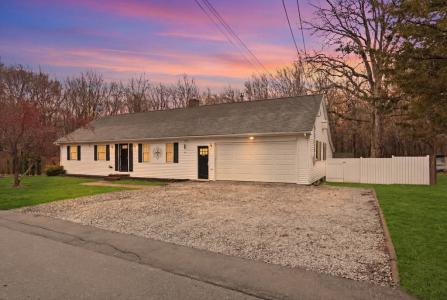 8 Sweet Apple Tree Ln, Salisbury, Massachusetts 01952, USA