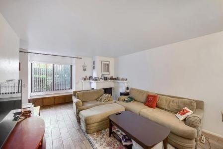 4085 Crystal Dawn , 104, San Diego, California 92122, USA