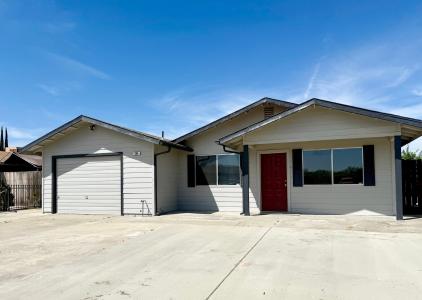 694 W Clay Avenue, Earlimart, California 93219, USA