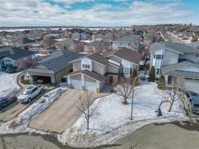 8 STORM BAY, Brandon, Manitoba R7B 4E8, CANADÁ