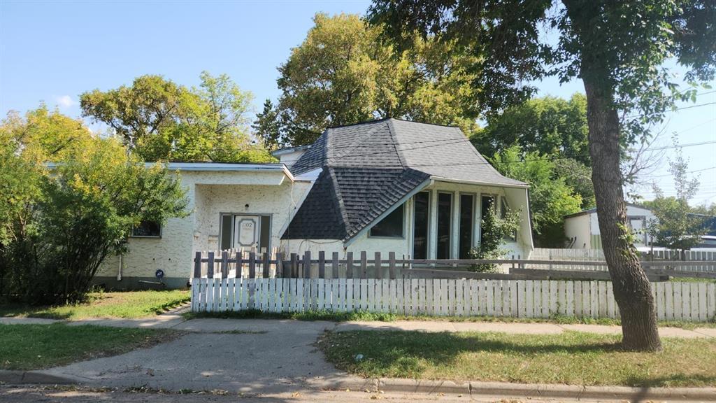 1102 ROSSER AVENUE EAST, Brandon, Manitoba R7A 0Z6, Canada