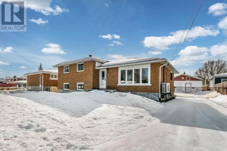 130 MAIN STREET E, Chelmsford, Ontario P0M 1L0, CANADÁ