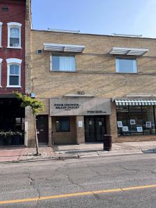 164 CHARLOTTE STREET, Peterborough, Ontario K9J 2T7, Canadá