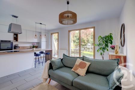 Champagne Au Mont D Or, Rodano-Alpi 69410, Francia