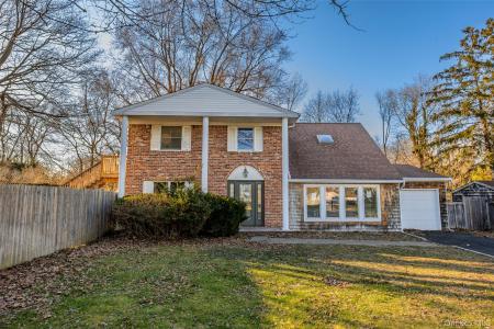 4 Vale Court, Mount Sinai, NY 11766, USA