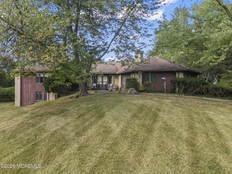 10 Weston Way, West Long Branch, New Jersey 07764, USA