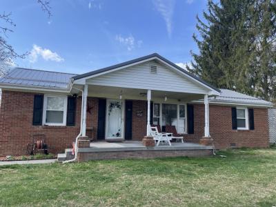 100 Bird Land, Fayetteville, West Virginia 25840, USA