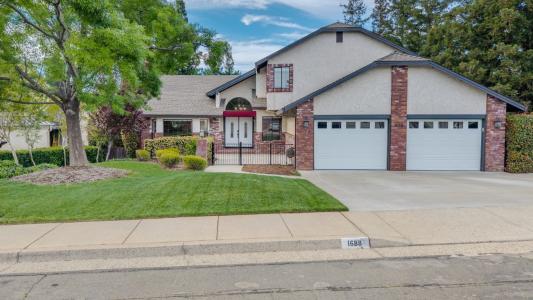 1688 El Capitan Dr, Redding, California 96001, Stati Uniti