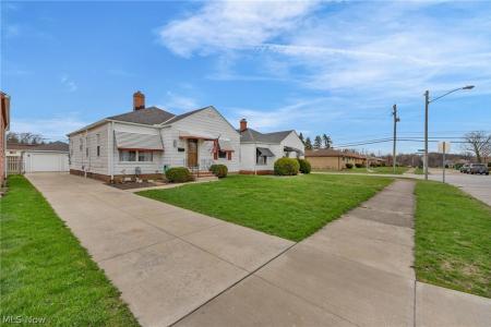 912 Dawnwood Drive, Parma, Ohio 44134, USA