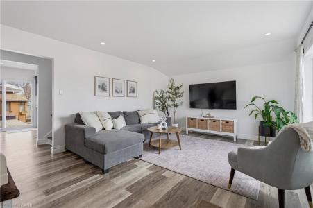 85 HINCKS STREET, New Hamburg, Ontario N3A 2B1, Canada