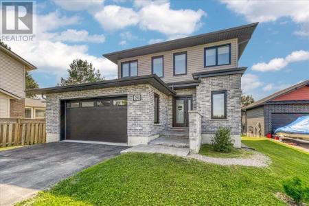 20 CHINABERRY DRIVE, Lively, Ontario P3Y 0A1, Canada