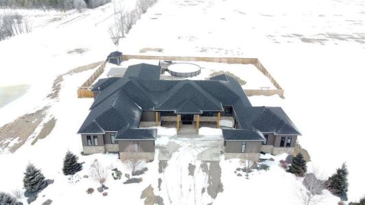 67028 WILLOWDALE ROAD, Cooks Creek, Manitoba R5M 0G5, Canada