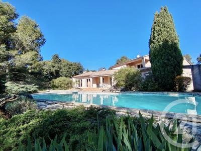 Nimes, Languedoc-Roussillon 30000, France