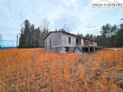 51 Peaceful Meadows, Piney Creek, NC 28663, USA