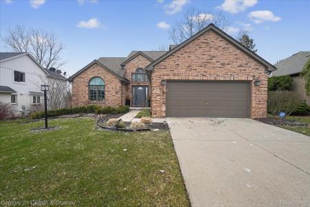 1698 Farnborough Drive, Rochester Hills, Michigan 48307, USA