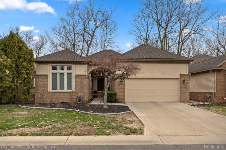 28 Turnberry Lane, Dearborn, Michigan 48120, USA