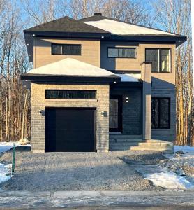 693  Av. de la Traversée, Salaberry-de-Valleyfield, Quebec J6S 0P5, Canada