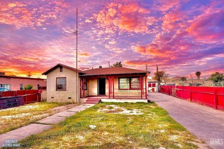 1720 Pacific Street, Bakersfield, California 93305, USA