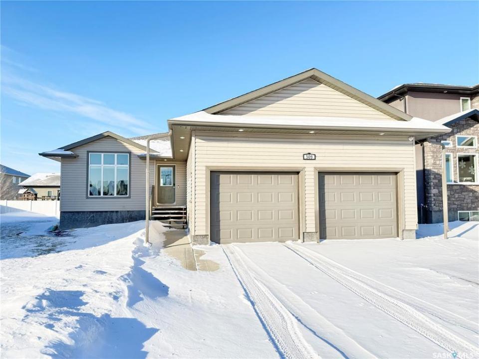 509 BROWN CRESCENT, Weyburn, Saskatchewan S4H 0M9, Canada