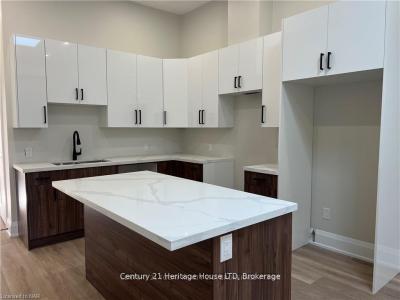 43 JARVIS STREET, Fort Erie, Ontario L2A 2S3, Canada