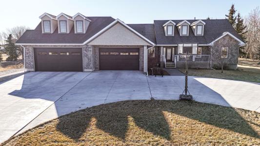 109 DEROCHIE DRIVE, Claresholm, Alberta T0L 0T0, Canada